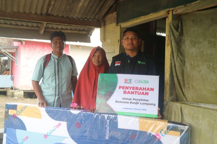 kasur untuk penyintas banjir lampung 2 dompet dhuafa Dompet Dhuafa Lampung mendistribusikan bantuan kasur ke rumah-rumah para penyintas banjir di Desa Bandar Agung, Kecamatan Sragi, pada Jumat (21/02/2025).