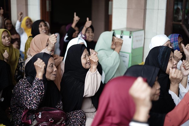 kolaborasi ramadan dompet dhuafa dan you14 dompet dhuafa Penyaluran program Berbagi Buka Puasa dan Parsel Ramadan kolaborasi Dompet Dhuafa dan Y.O.U melalui gerakan Change #StartsWithYOU pada Jumat (7/3/2025) di Kecamatan Rancabungur, Kabupaten Bogor.