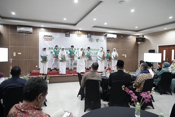 Penampilan angklung dari siswa-siswi Al-Syukro Universal Dompet Dhuafa, di RST Dompet Dhuafa, Senin (24/03/2025).
