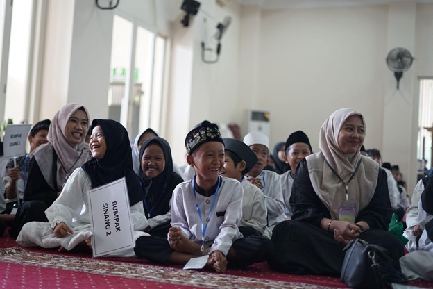 muliakan yatim ramadan 1446 h di gading serpong4 dompet dhuafa Sebanyak 300 Yatim dan Dhuafa hadir sebagai penerima manfaat dari kolaborasi kebaikan Dompet Dhuafa dan AIA Syariah di Masjid Asmaul Husna, Ahad (16/03/2025).