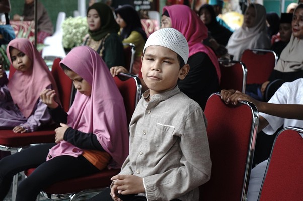 parsel ramadan 1446 h depok6 dompet dhuafa Anak-anak menikmati keseruan kegiatan Ramadan Bersahabat, mereka saling berbagi tawa dan bahagia.