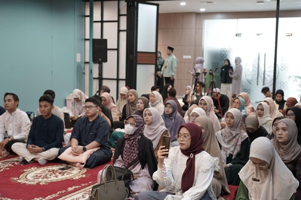 pengajian ramadan bersama influencer12 dompet dhuafa Kajian Influencer: Mengenal Diri Menggapai Ilahi yang mehadirkan influncer dan super volunteer Dompet Dhuafa, Selasa (10/2/2025), di Gedung Sasana Budaya Rumah Kita, Dompet Dhuafa.