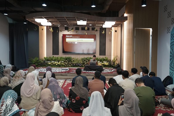 pengajian ramadan bersama influencer8 dompet dhuafa Kajian Influencer: Mengenal Diri Menggapai Ilahi bersama K.H Wahfiudin Sakam sebagai Anggota Dewan Pengurus Dompet Dhuafa dan dipandu oleh Moderator Meisya Siregar.