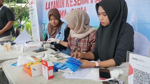 Pos Mudik Ramah Keluarga menghadirkan layanan cek kesehatan gratis.
