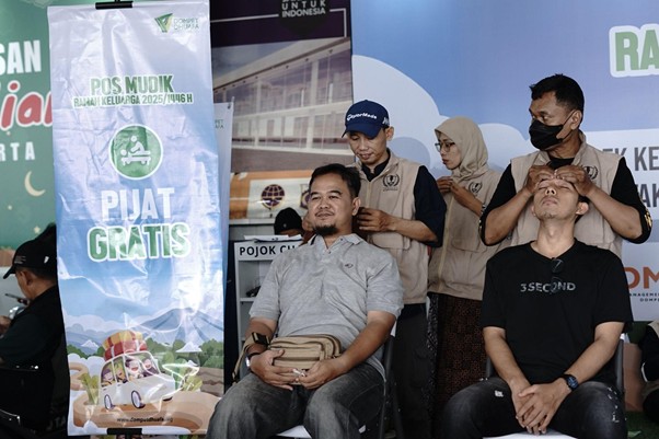 pos mudik ramah keluarga di kp rambutan1 dompet dhuafa Layanan pijat gratis di Pos Mudik Ramah Kelularga Dompet Dhuafa