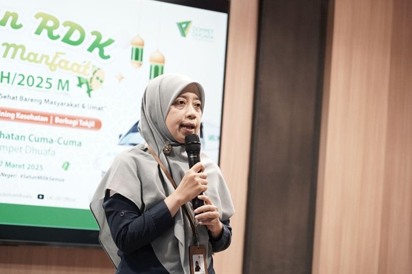 skrining kesehatan dan parade ambulans7 dompet dhuafa Yeni Purnamasari menyampaikan apresiasi kepada Tim RDK, JSI, dan Rekan, Jumat (07/03/2025), atas dedikasinya melayani masyarakat.
