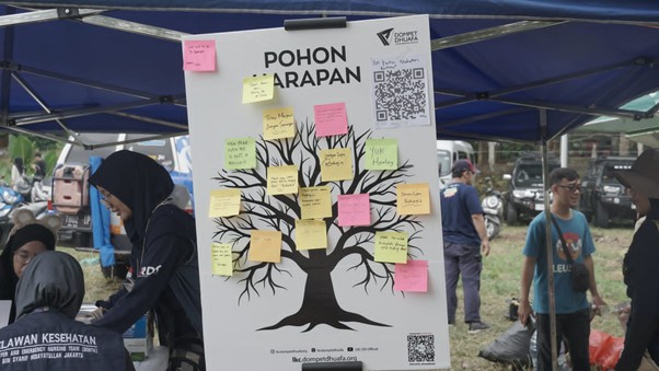 thirty days off wasted5 dompet dhuafa Aksi kampanye “Thirty Days off Wasted” untuk menyuarakan ajakan komitmen kepada masyarakat agar peduli terhadap sampah selama 30 hari Bulan Ramadan, di sekeliling Setu Tujuh Muara, Bojongsari Lama, Kecamatan Bojongsari, Kota Depok, Minggu (23/02/2025).