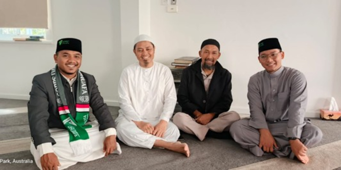 ustaz abdul wahid ritongaaustralia 2 dompet dhuafa Ustaz Abdul Wahid Ritonga, Dai Ambassador Dompet Dhuafa 2025 penugasan Australia, bersama Pengurus Masjid IQRA, Sydney, Australia.