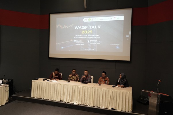 wakaf saham4 dompet dhuafa Para narasumber "Waqf Talk: Wakaf Saham Mengalirkan Kebermanfaatan Tanpa Batas", Kamis (06/03/2025) di Auditorium Bursa Efek Indonesia, Jakarta.
