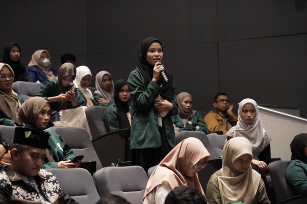 wakaf saham5 dompet dhuafa Peserta berdiskusi dengan para narasumber dalam acara "Waqf Talk: Wakaf Saham Mengalirkan Kebermanfaatan Tanpa Batas", Kamis (06/03/2025) di Auditorium Bursa Efek Indonesia, Jakarta.