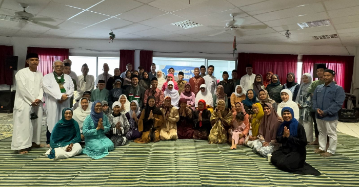 dai ambassador kaledonia baru 2 dompet dhuafa Suasana Idulfitri 1446 H di lingkungan KJRI Noumea, Kaledonia Baru, bersama Dai Ambassador Dompet Dhuafa.