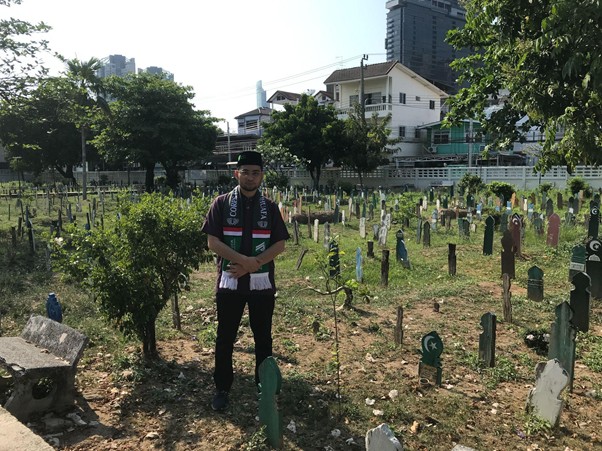 lahan pemakaman muslim di bangkok thailand1 dompet dhuafa Ustaz Raji Luqya Maulah, Dai Ambassador Dompet Dhuafa saat berziarah ke pemakaman muslim di samping Masjid Jawa.