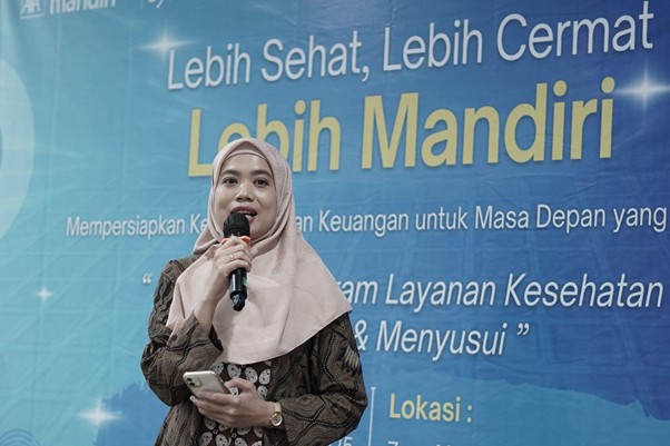 Etika Setiawanti menyambut baik program kolaborasi antara Dompet Dhuafa dan AXA Mandiri untuk kesehatan anak, ibu hamil, dan ibu menyusui.