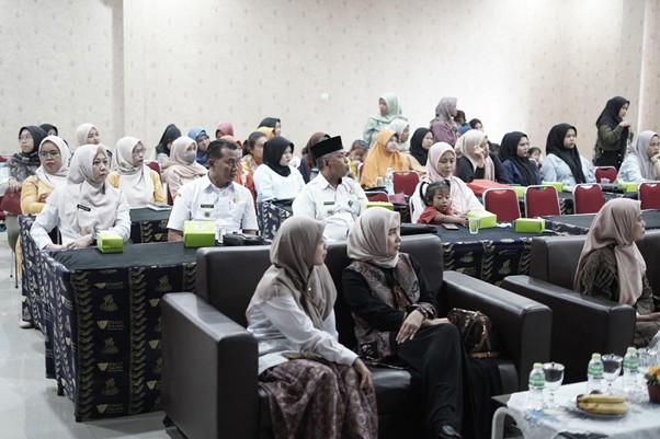 Para peserta kegiatan “Lebih Sehat, Lebih Cermat, Lebih Mandiri–Mengenal Kesehatan Ibu Hamil dan Menyusui”.