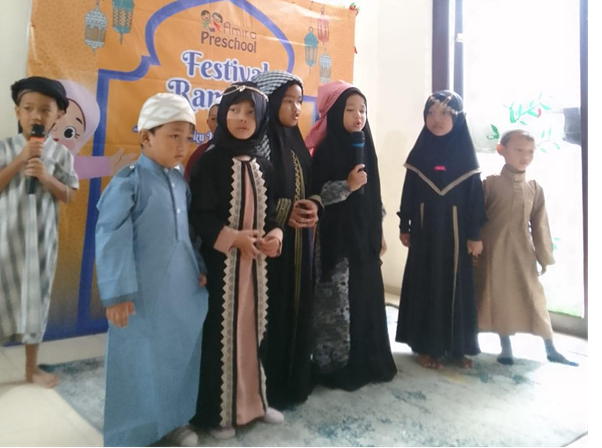 Pembacaan ayat suci Al-Quran oleh anak-anak Amira Preschool & Daycare dalam kegiatan dongeng edukatif “Hikmah dan Makna Berpuasa” pada Rabu, (19/3/2025).