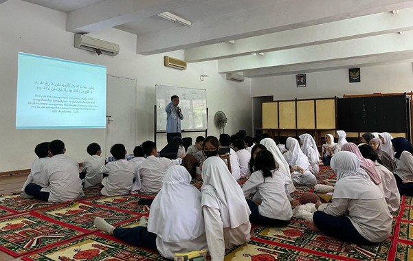 ramadan ceria sd adik irma5 dompet dhuafa Kegiatan Motivasi Ramadan yang dibawakan oleh Ustadz Firdaus yang dikemas dengan tausiyah interaktif yang diikuti oleh siswa dan siswi SD Adik Irma.