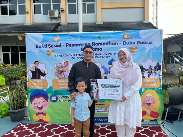 ramadan ceria dan zakat day di sd avicenna2 dompet dhuafa Simbolis serah terima hasil penghimpunan Zakat Day kepada Dompet Dhuafa dari para siswa SD Avicenna Cinere pada kegiatan Zakat Day, Ramadan 1446 H.