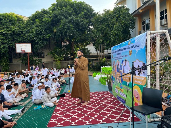 ramadan ceria dan zakat day di sd avicenna3 dompet dhuafa Sharing motivasi peduli Palestina oleh Syaikh Ibrahim pada kegiatan Zakat Day, Ramadan 1446 H.
