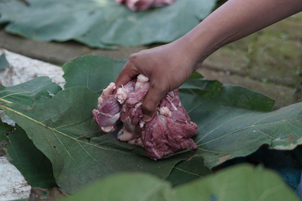 tebar hewan kurban2 dompet dhuafa Sejak tahun 1994, Tebar Hewan Kurban (THK) Dompet Dhuafa telah menjangkau daerah-daerah terpencil di Indonesia dengan menyalurkan hewan kurban berupa sapi, domba, dan kambing.