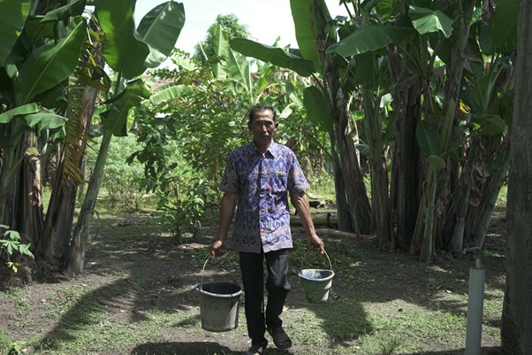 air untuk kehidupan di sragen4 dompet dhuafa Joko sebagai salah satu perwakilan warga merasa terbantu dengan adanya bantuan air bersih yang akan dilarikan ke rumah warga.