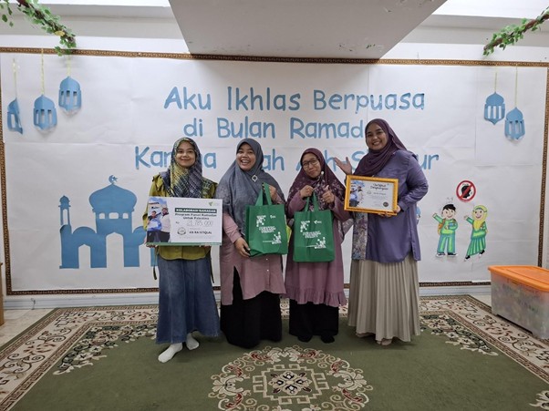 bantuan kemanusiaan kbra istiqlal untuk palestina3 dompet dhuafa Penyerahan infak dari KB-RA Istiqlal secara simbolis kepada Dompet Dhuafa untuk program Parsel Ramadan di Palestina, pada Jumat (21/3/2025).