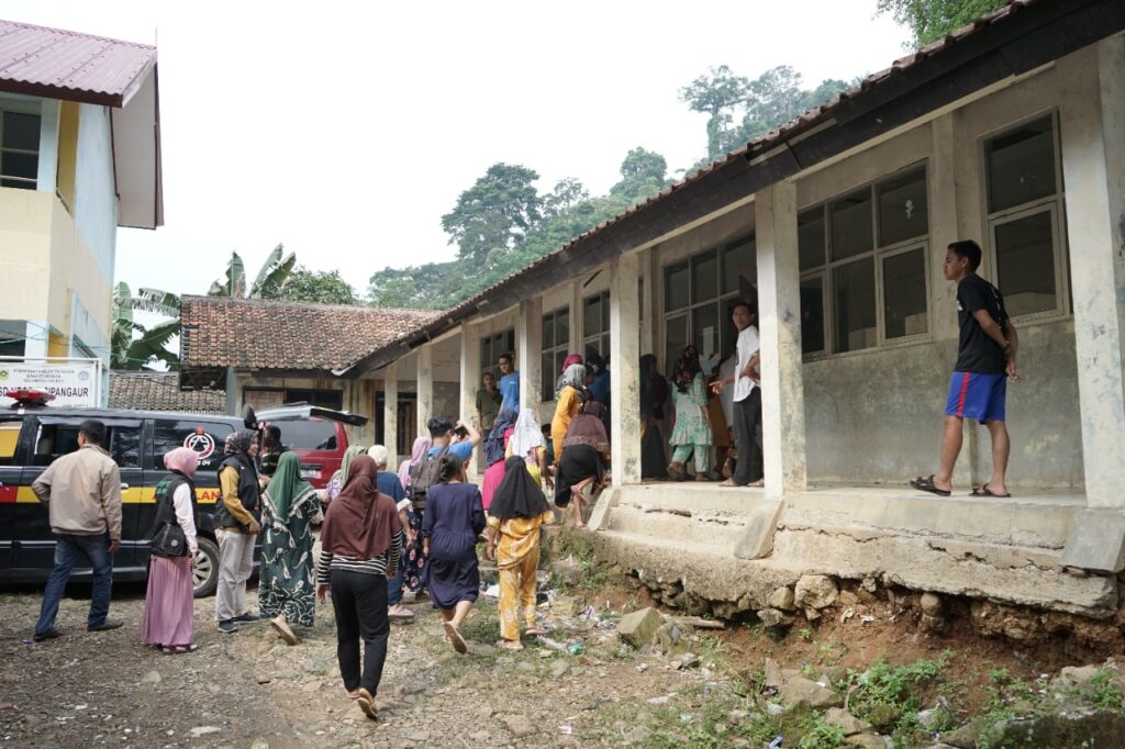 dompetdhuafadanlekasalurkanratusanpaketsembako6 dompet dhuafa