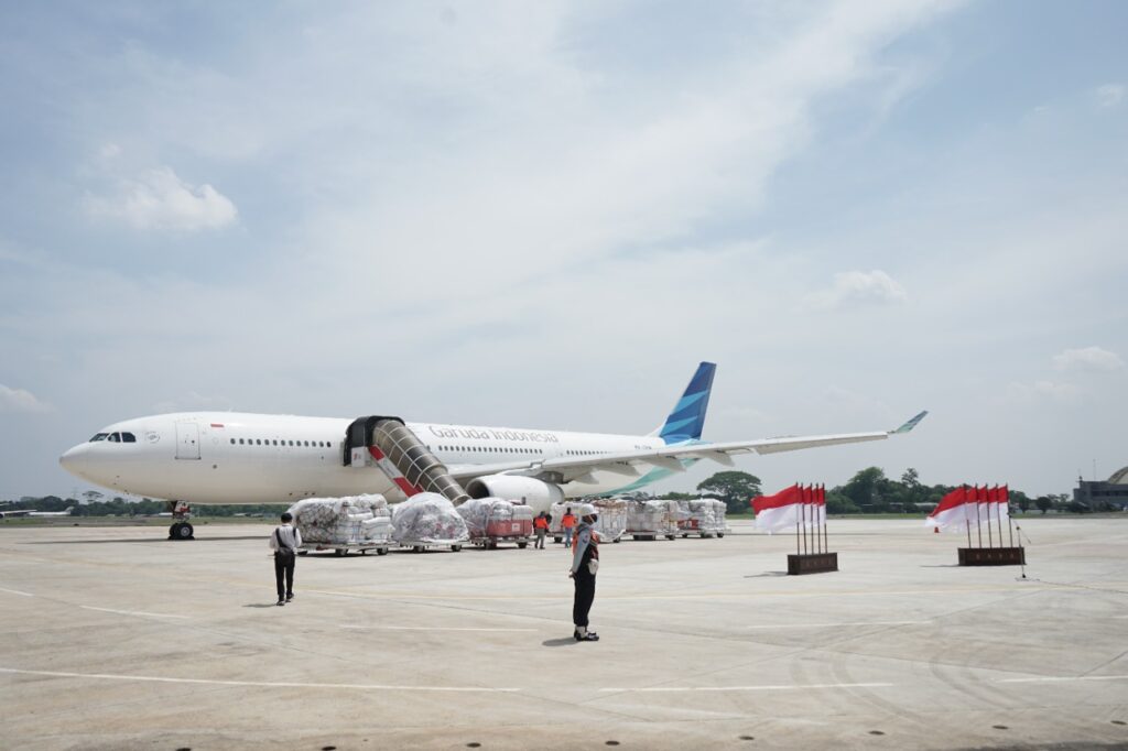 jokowilepaspengirimanbantuandmcuntukpenyintasbanjirpakistan4 dompet dhuafa