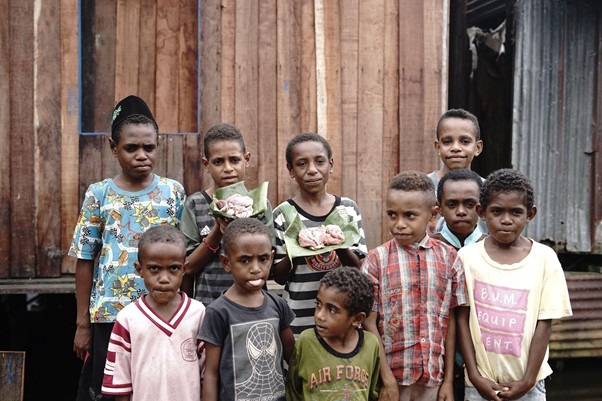 kisah amsiah tentang ibadah kurban dan pengorbanan7 dompet dhuafa Anak-anak desa Kurowato juga merasakan kebahagiaan dapat mengkonsumsi daging kurban di momen Iduladha 1445 H.