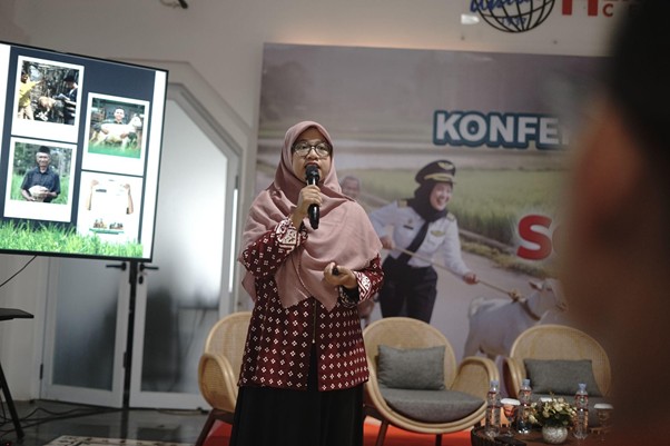 konferensi pers kurbanmu sengaruh itu3 dompet dhuafa Dwi Tanty Kurnianingtyas sebagai Ketua THK 1446 H Dompet Dhuafa memaparkan terkait program tebar Hewan Kurban yang akan dijalankan tahun ini.