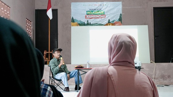 Hendra Setia selaku Manajer Sekretariat ID Humanity Dompet Dhuafa memaparkan tentang Silsilah Lembaga Dompet Dhuafa dan Peran Fungsi Relawan Kemanusiaan.