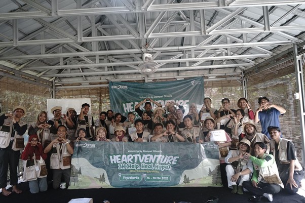 kurban heartventure voluntrip yogyakarta 20252 dompet dhuafa Para peserta yang terdiri dari Content Creator dan Blogger mengikuti kegiatan kerelawanan bertajuk Heartventure Voluntrip Yogyakarta, Sabtu (17/5/2025), untuk melihat proses di DD Farm Yogyakarta.