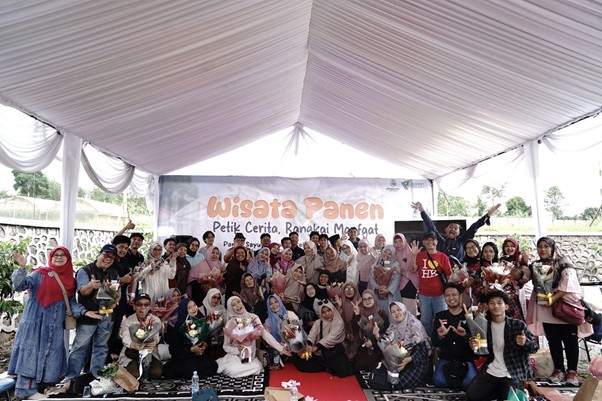 panen buncis kenya di sukabumi11 dompet dhuafa Keseruan para donatur dalam wisata panen yang digelar Dompet Dhuafa.
