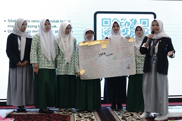 peringatan hari kebangkitan nasional di al syukro16 dompet dhuafa Hasil karya gagasan dan ide para siswa terkait pendidikan karakter sebagai pondasi utama berkebangsaan.