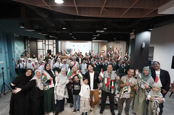 Para pengisi acara dan peserta "Pagelaran Cerita Indonesia-Palestina".