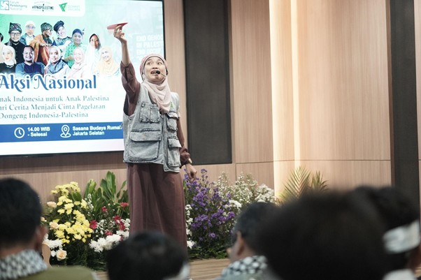 Penampilan dongeng menceritakan harapan seorang anak Palestina.