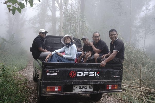 quality control hewan kurban di pelosok timur11 dompet dhuafa Tantangan proses QC di NTT yakni jarak dari satu titik ke titik lainnya untuk mengukur sapi. Karena sapi tak terkumpul dalam satu kandang, melainkan di beberapa kebun dan padang rumput.