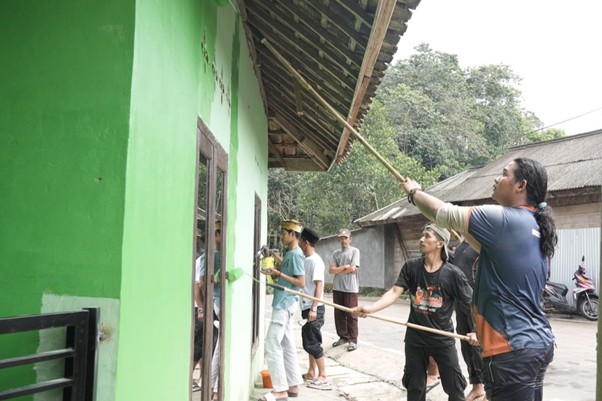 Musala saat sedang dibersihkan oleh para relawan ID Humanity Dompet Dhuafa.