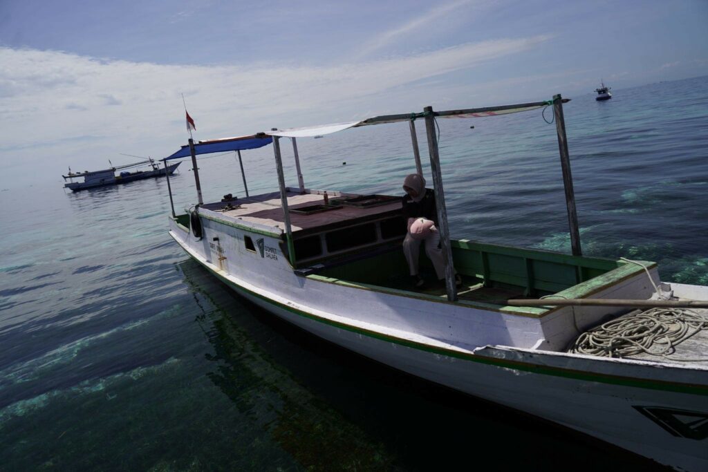 qc hewan kurban di sulawesi selatan11 dompet dhuafa Menggunakan perahu dakwah Dompet Dhuafa Sulsel, Mutiara menyambangi Pulau Sarappo Caddi, Pangkep, Sulsel.