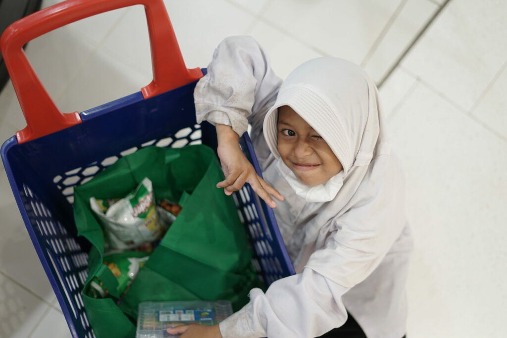 anisabelanjagratisdiluluhypermarketsawangan32048x1365 dompet dhuafa