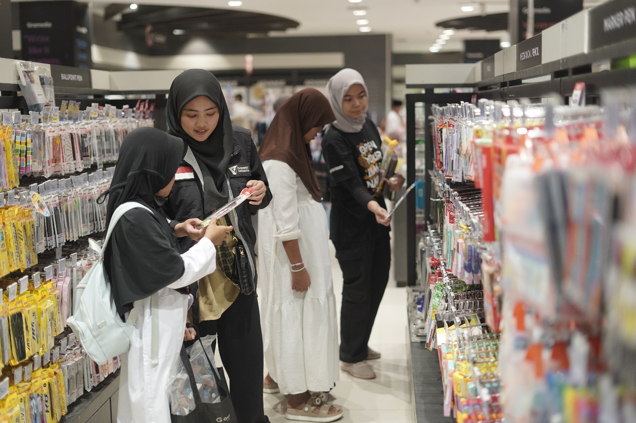 dompet dhuafa dan gramedia kampanye muliakan yatim di momen muharam 1447 h 2025 m dompet dhuafa Dompet Dhuafa dan Gramedia Kampanye Muliakan Yatim di Momen Muharam 1447 H / 2025 M.