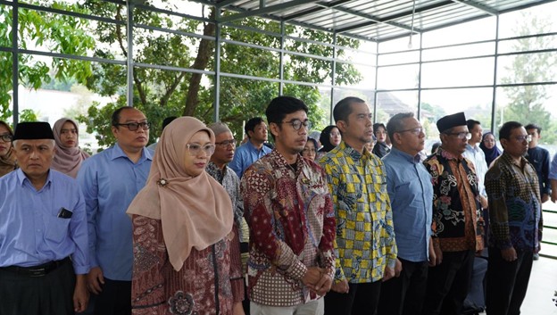 kantin kontainer uii6 dompet dhuafa Seluruh Civitas Akademika UII turut hadir pada Grand Launching Kantin Kontainer.