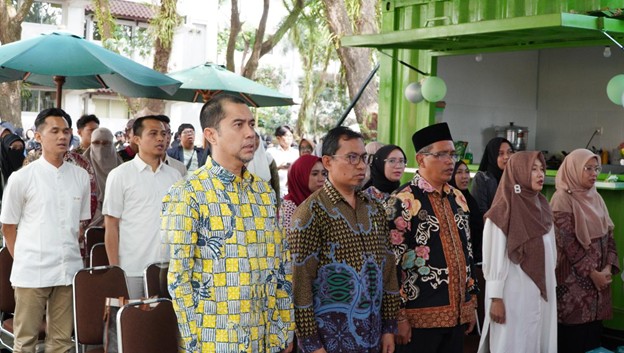 kantin kontainer umy6 dompet dhuafa Seluruh civitas akademika UMY menghadiri acara Grand Launching Kantin Kontainer.