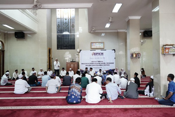 mobil jenazah untuk warga kosambi1 dompet dhuafa Momen serah terima mobil jenazah dari Dompet Dhuafa dan BPKH untuk warga Kosambi, Jakarta Barat.