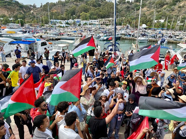 Relawan solidaritas Global Sumud Flotilla sebelum melakukan pelayaran misi damai penyaluran bantuan kemanusiaan dan membuka blokade ke Gaza di Tunisia, Ahad (07/09/2025). (DD/Dedi Fadlil).
