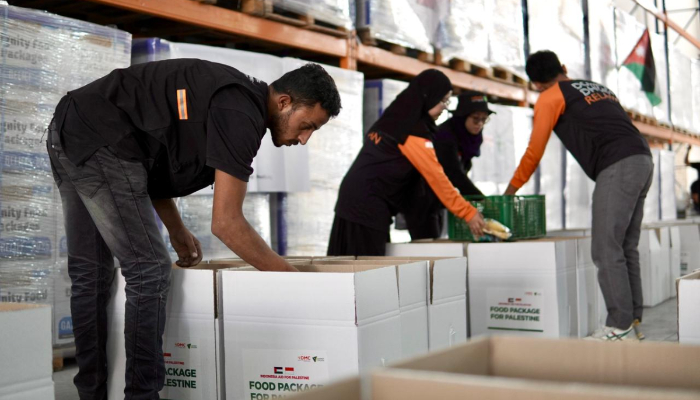 Di gudang logistik Dompet Dhuafa di Yordania, Tim Kemanusiaan Dompet Dhuafa menyiapkan bantuan ribuan paket pangan untuk diantarkan kepada warga Palestina.