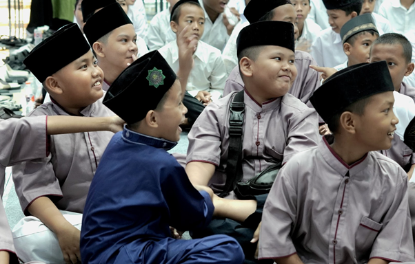 perlengkapan sekolah baru untuk yatim dan duafa dari gramedia dan supermall karawaci4 dompet dhuafa
