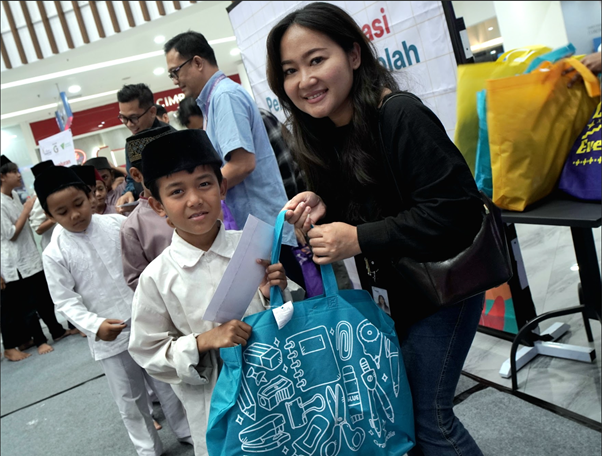 perlengkapan sekolah baru untuk yatim dan duafa dari gramedia dan supermall karawaci5 dompet dhuafa