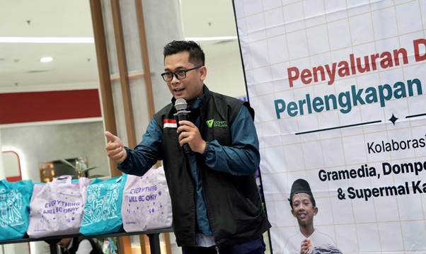 perlengkapan sekolah baru untuk yatim dan duafa dari gramedia dan supermall karawaci7 dompet dhuafa
