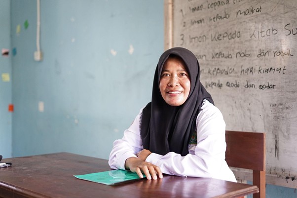 bantuan untuk guru honorer di natuna8 dompet dhuafa Barsini, guru honorer di Sekolah Madinatunnajah, Desa Binjai, Kecamatan Bunguran Barat, Kabupaten Natuna, Kepulauan Riau.