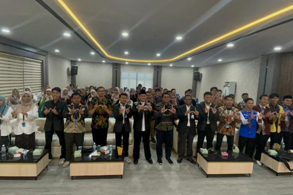 fotojet 1 dompet dhuafa Para narasumber beserta mahasiswa peserta Wakaf Goes To Campus (WTGC) berpose bersama di UIN Ar-Raniry Aceh.